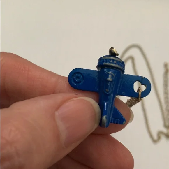 Vintage 1” blue painted metal propeller airplane on gold tone 18-20” chain - Picture 2 of 5